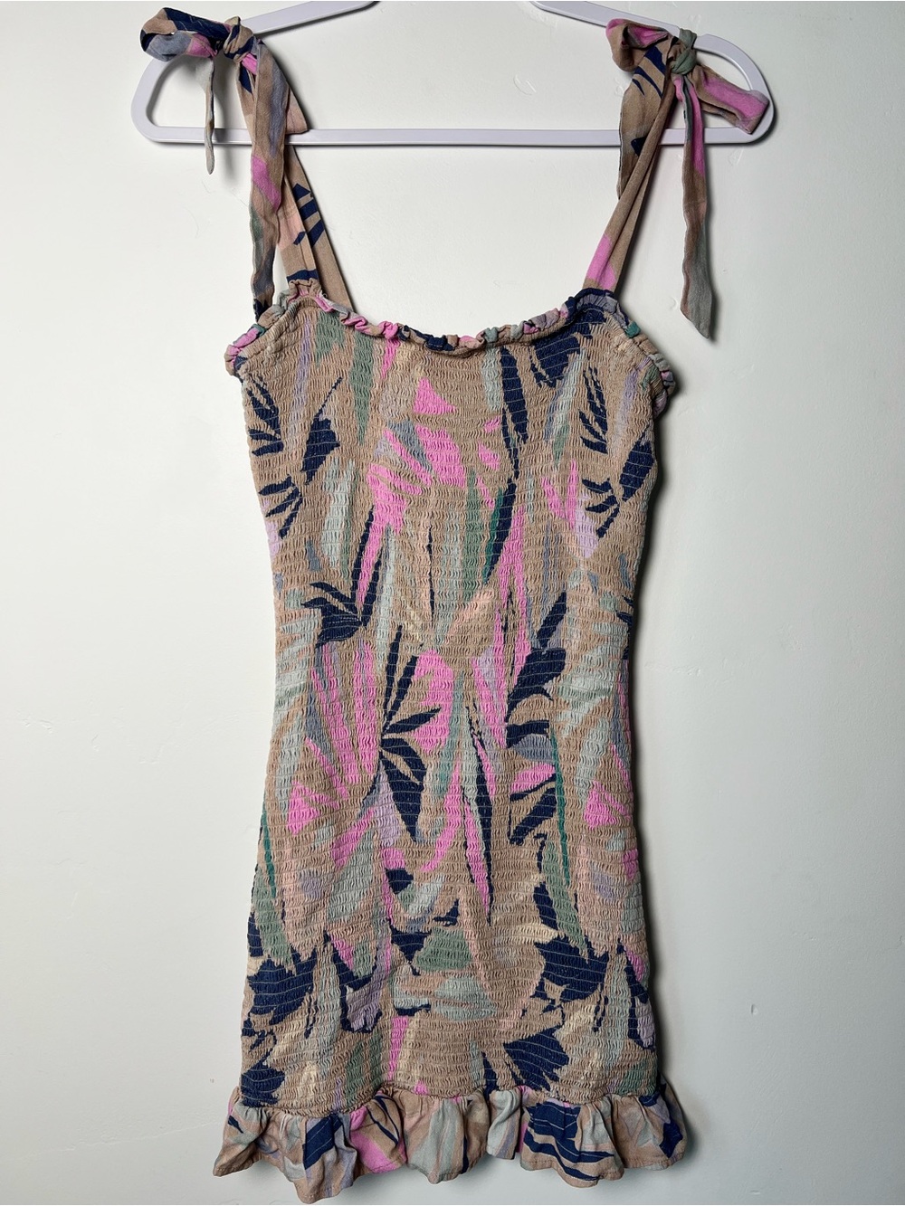 saltwater LUXE Beige Pink Navy Tie-Shoulder Smocked Mini Dress size M